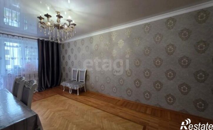4-комн квартира улица Космонавтов, 72,  д. 72