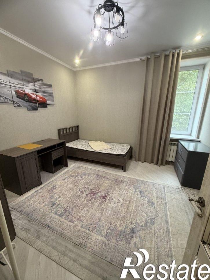 4-комн квартира улица Космонавтов, 35В,  д. 35В