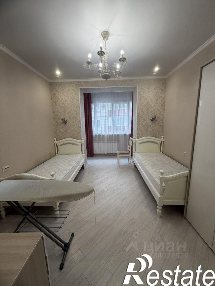 4-комн квартира улица Космонавтов, 35В,  д. 35В
